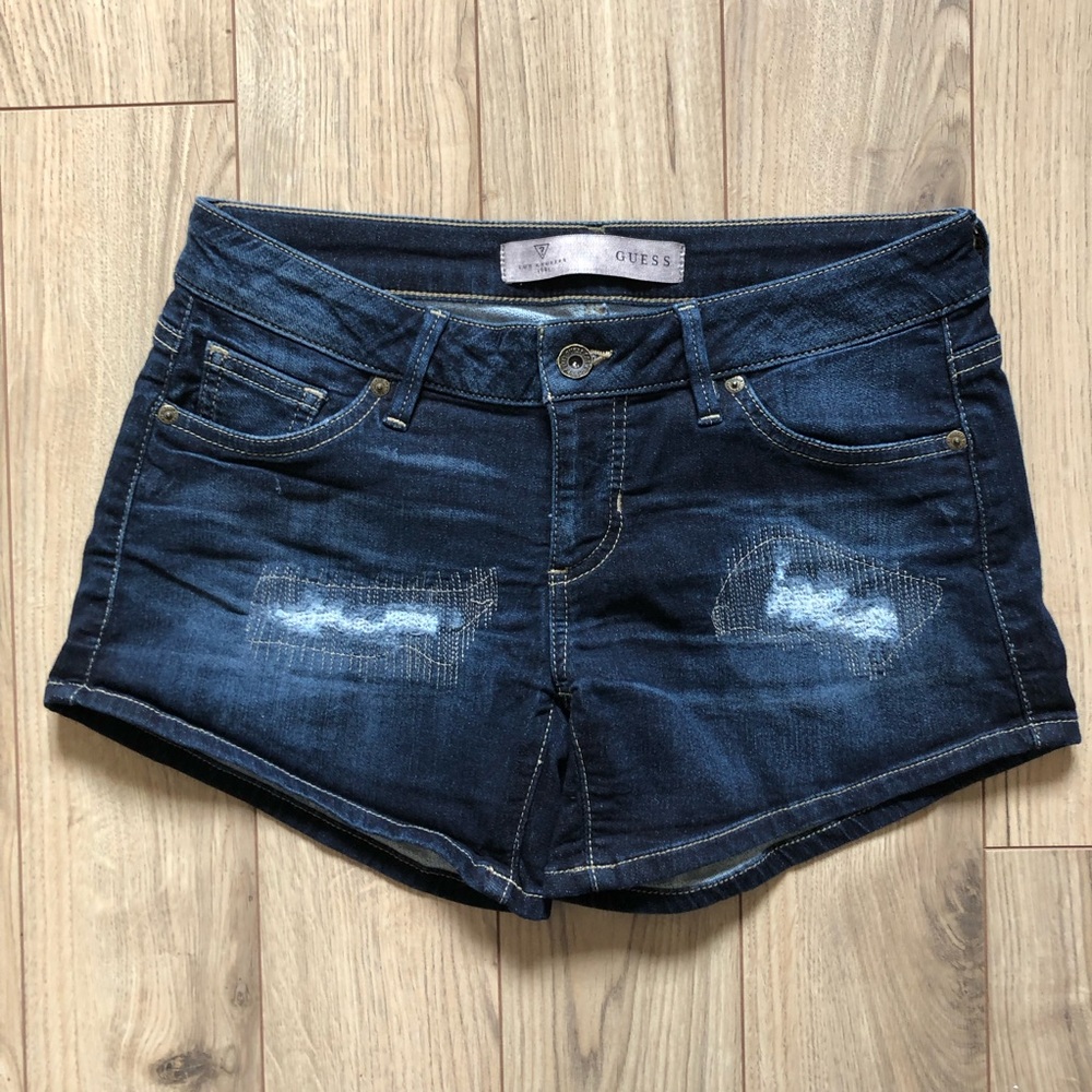 Women’s Guess Denim jeans Blue distressed front Shorts size 26